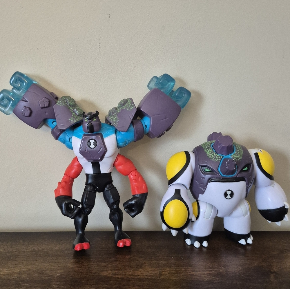 Lot Of 2  Ben 10 Omni Enhanced Figures Four Arms Action Figure /  Canonbolt